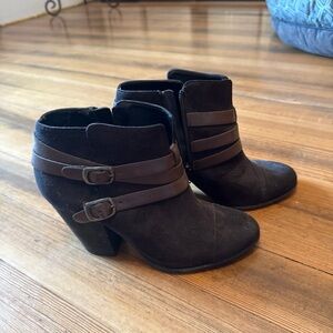 Carlos Santana Black Brown Belted Ankle Boots Size 9 Kitten Heel